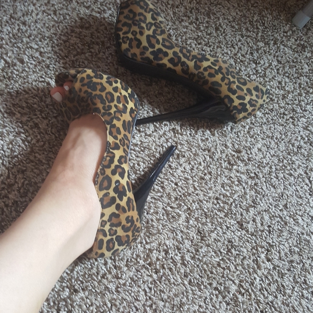Cheetah stiletto size 5.5